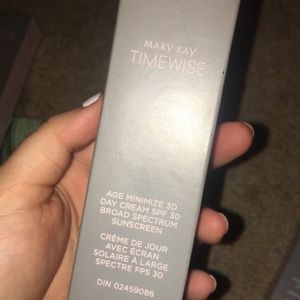 Mary Kay Age minimize day cream with spf for oily to combo skin NEW